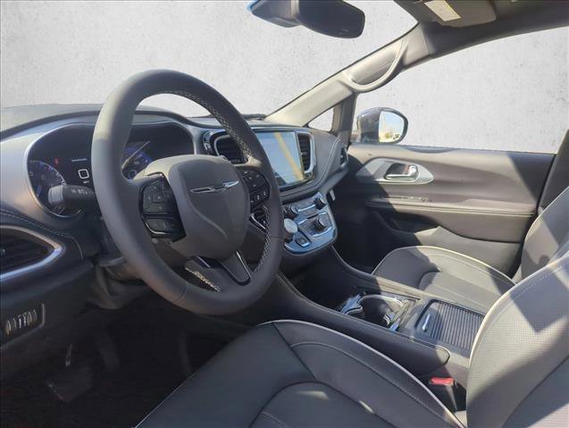 New 2026 Chrysler Pacifica Limited w/ S Appearance Package image 2
