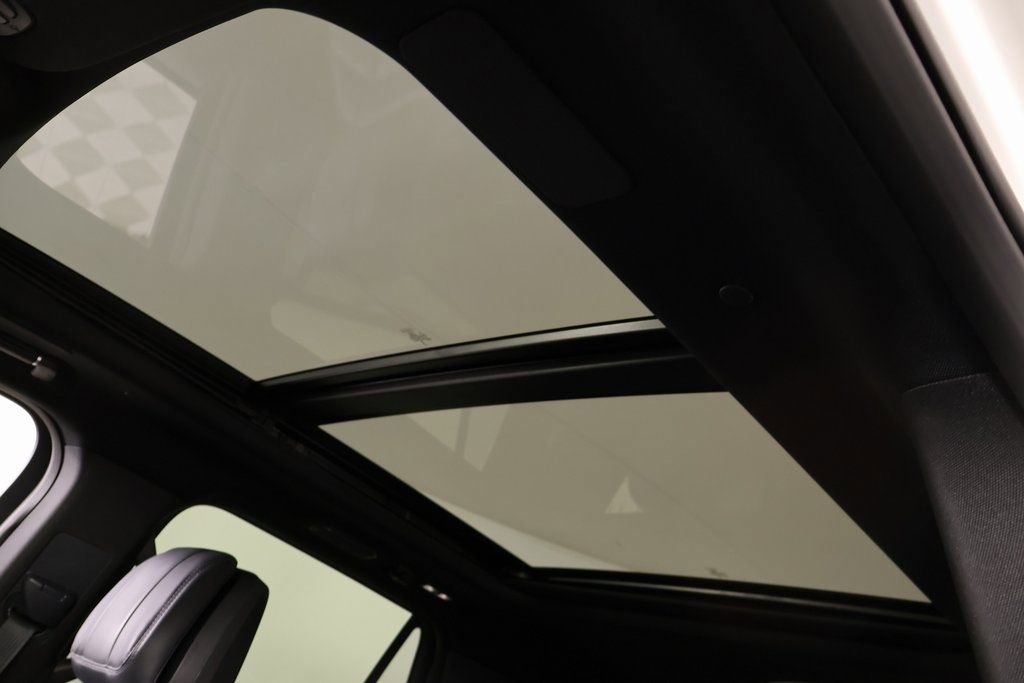 New 2025 Lincoln Navigator Reserve w/ Jet Appearance Package image 18