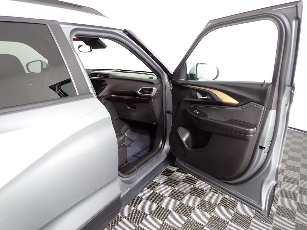 Used 2023 Chevrolet TrailBlazer ACTIV w/ Convenience Package AWD/4WD image 35