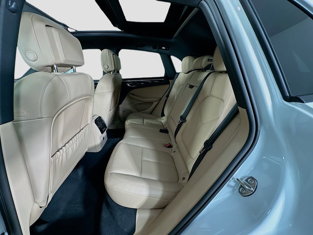 Used 2025 Porsche Macan image 24