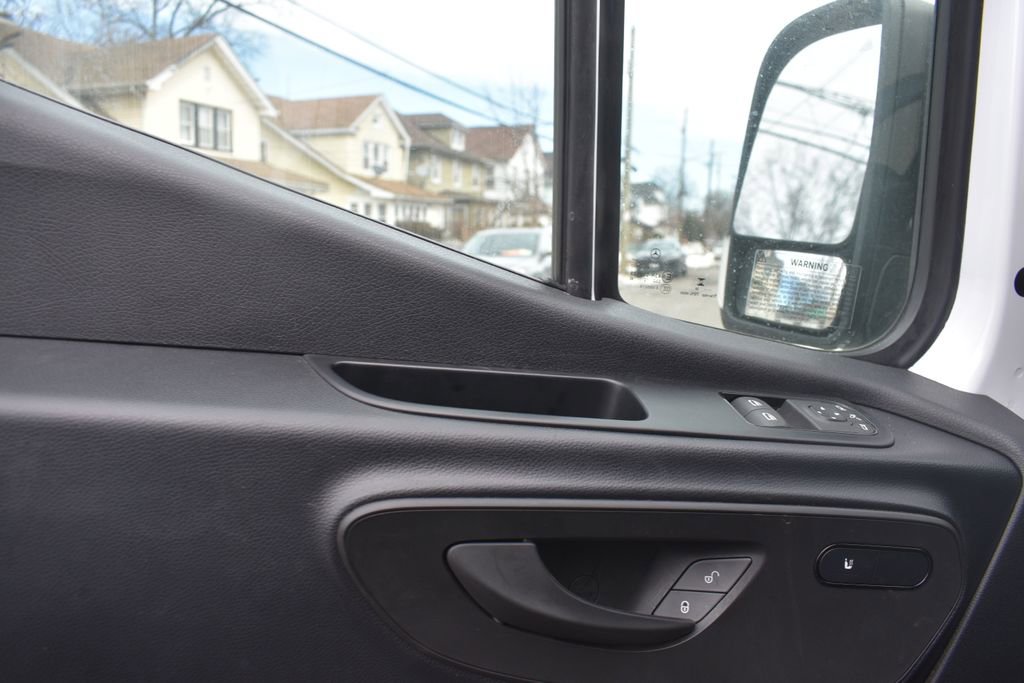 Used 2024 Mercedes-Benz eSprinter 170 Cargo image 13