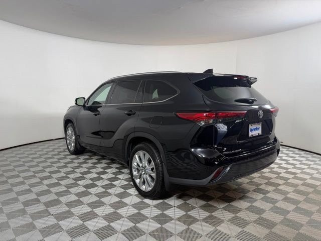Used 2023 Toyota Highlander Limited AWD/4WD image 5