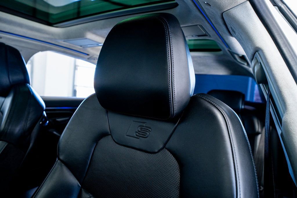 Used 2020 Audi S8 L w/ S8 Executive Package image 39