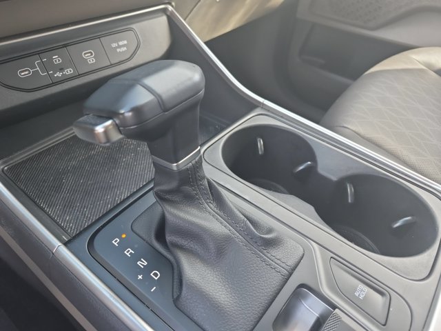 Used 2025 Kia Carnival FWD image 17