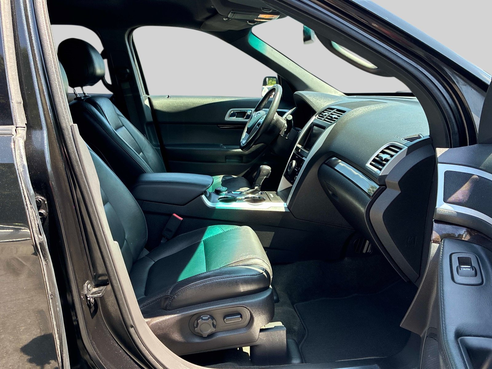 Used 2015 Ford Explorer Limited AWD/4WD image 10