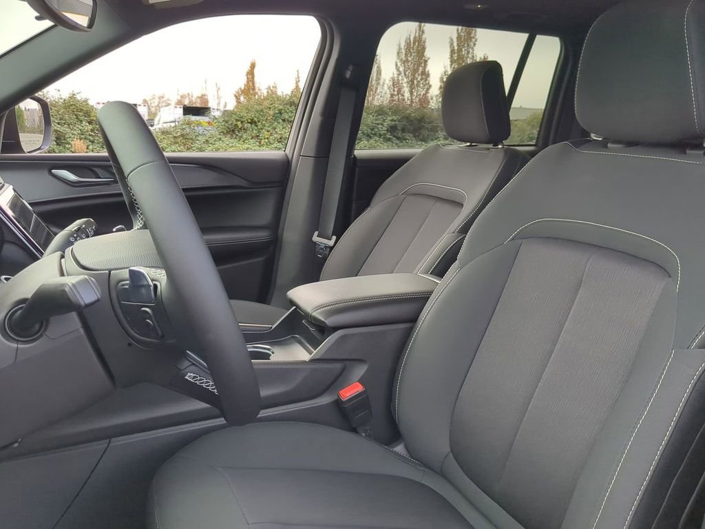 Used 2024 Jeep Grand Cherokee Laredo X image 6