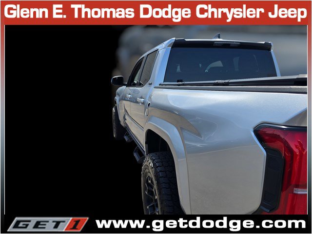 Used 2025 Toyota Tacoma SR5 AWD/4WD image 10