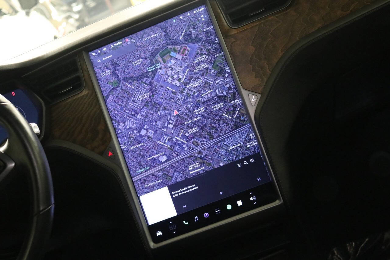 Used 2020 Tesla Model X image 38