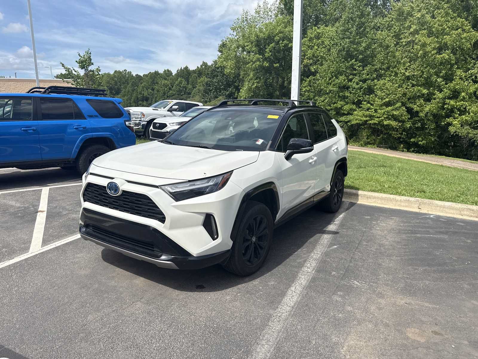 Used 2022 Toyota RAV4 XSE AWD/4WD image 37