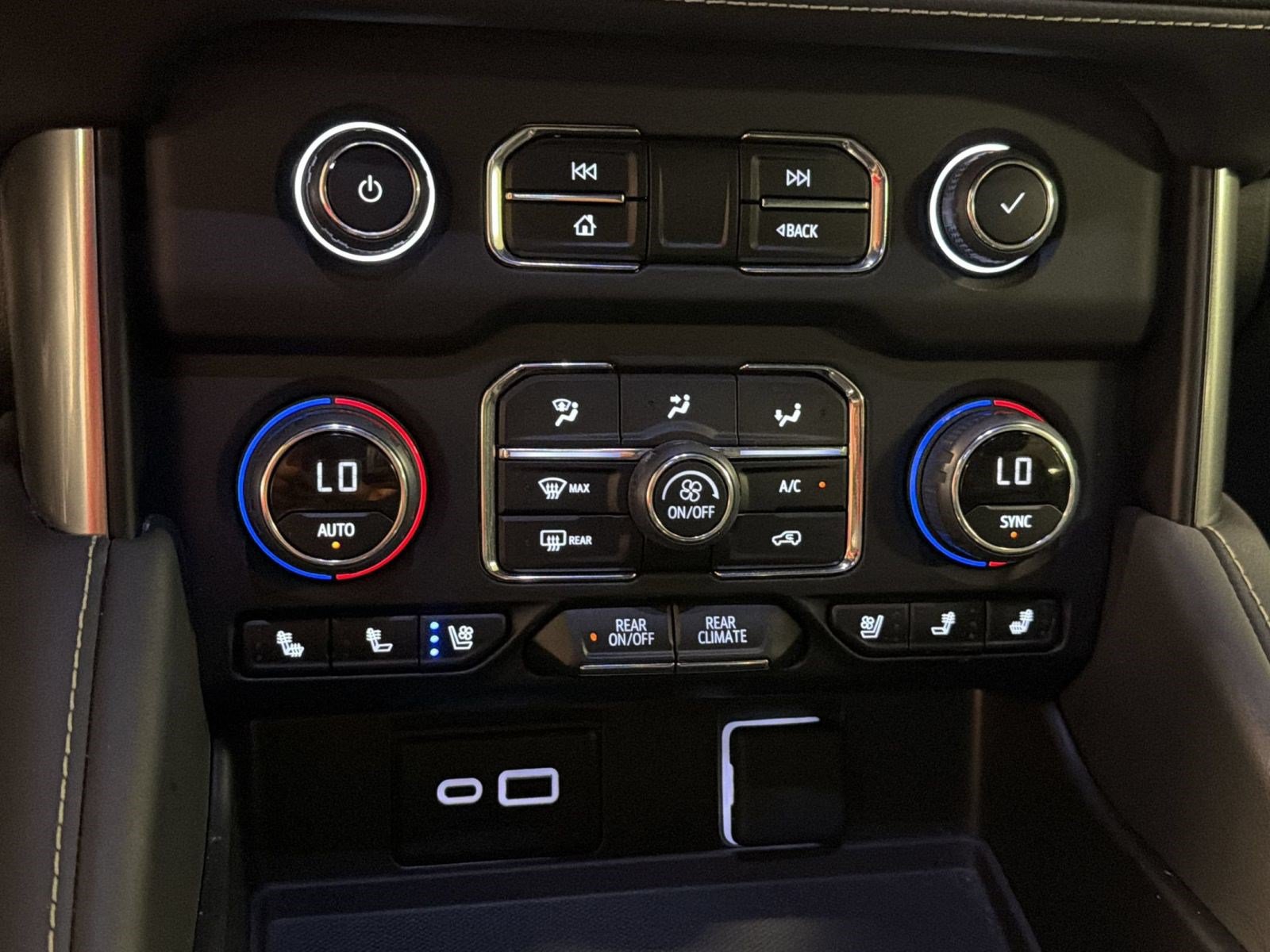 Used 2024 Chevrolet Tahoe Premier RWD image 16