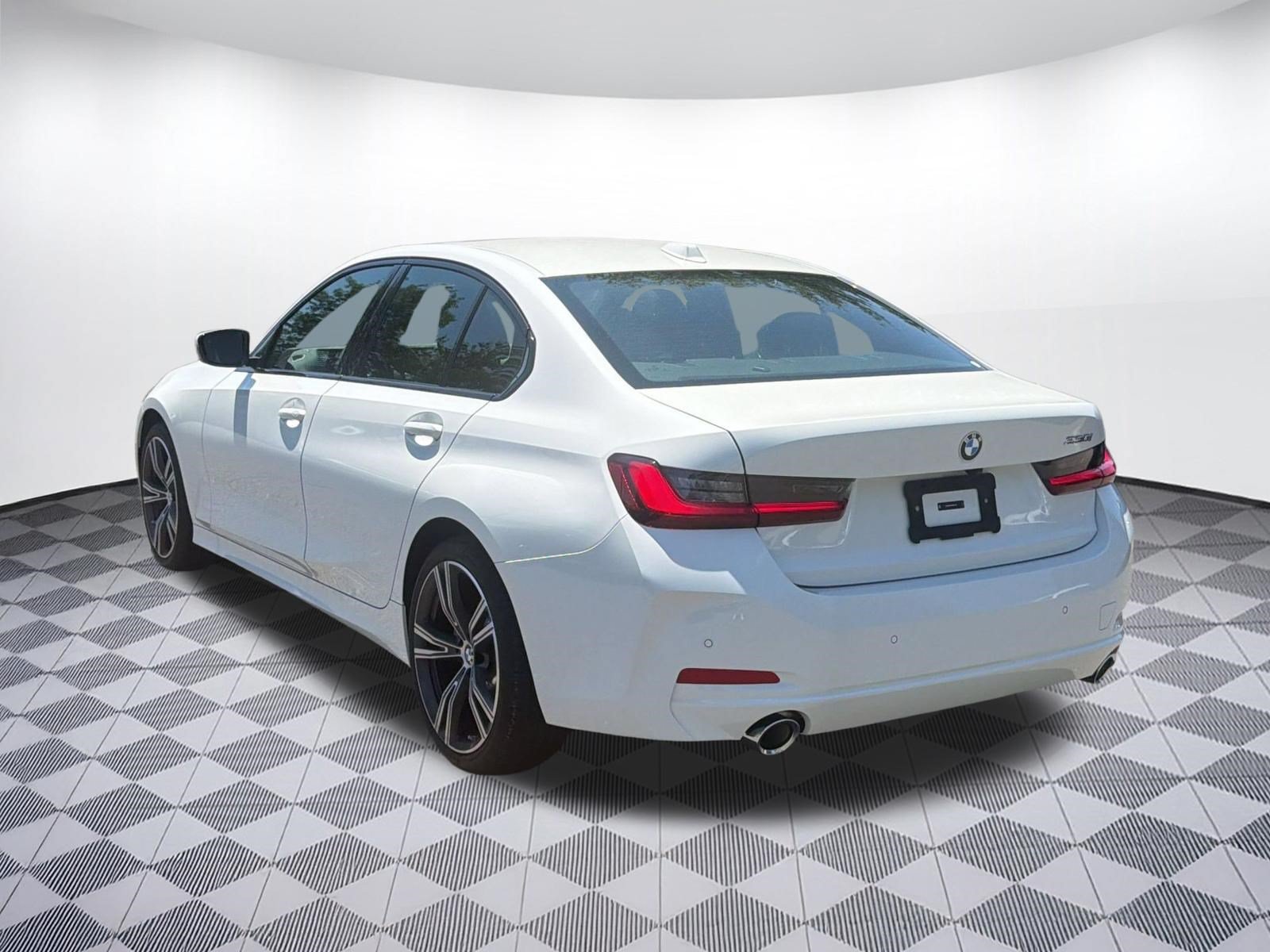 Used 2023 BMW 330i Sedan w/ Driving Assistance Package RWD image 3