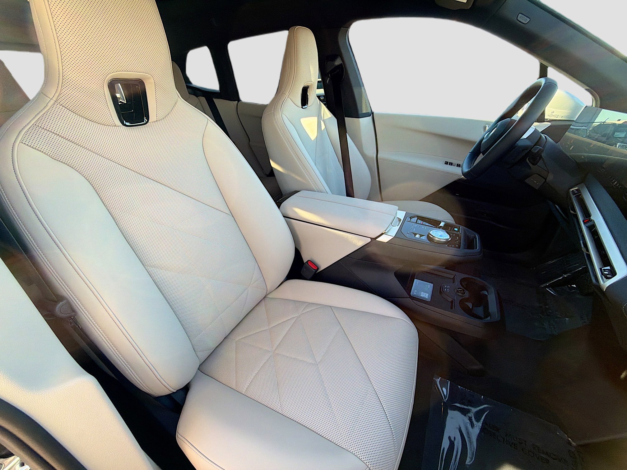 New 2026 BMW iX xDrive60 w/ Premium Package image 15