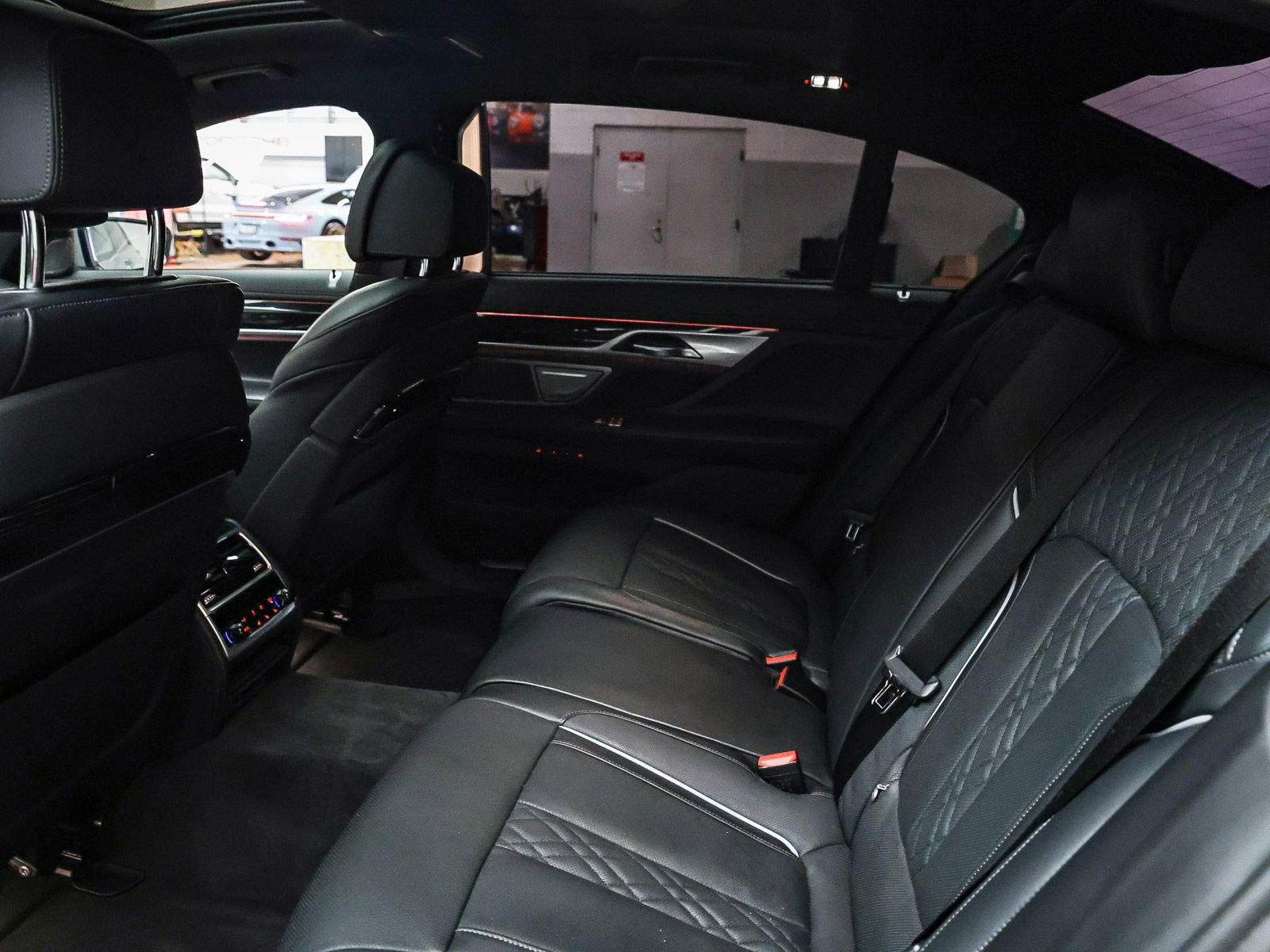 Certified 2022 BMW 750i xDrive w/ Luxury Rear Seating Package AWD/4WD image 20