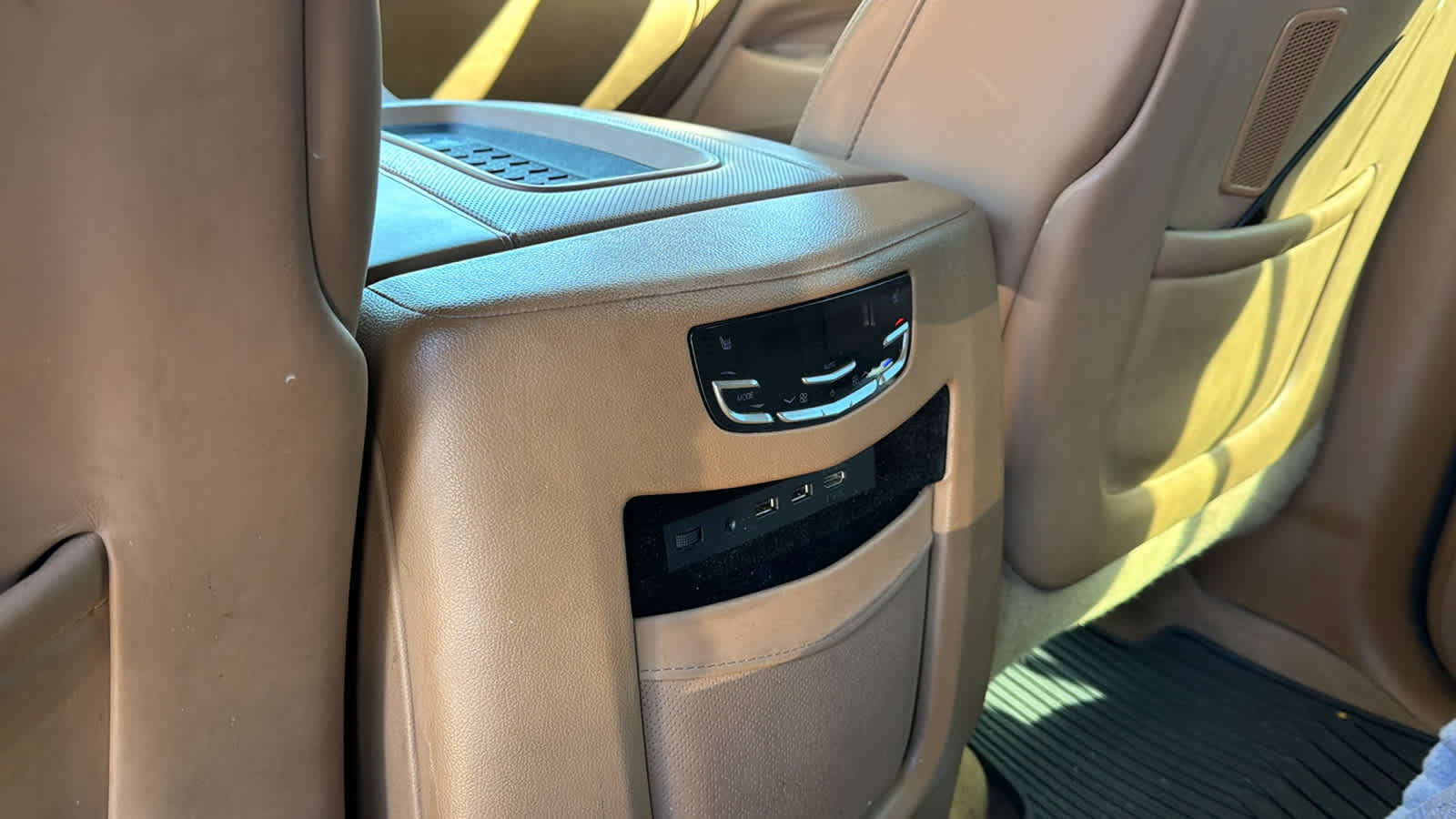 Used 2017 Cadillac Escalade ESV Platinum image 17