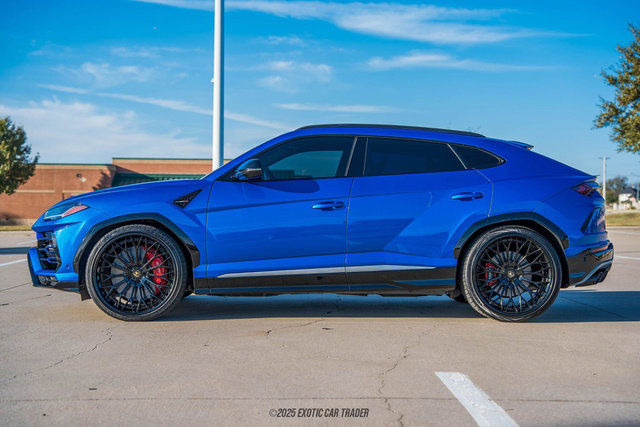 Used 2019 Lamborghini Urus image 3