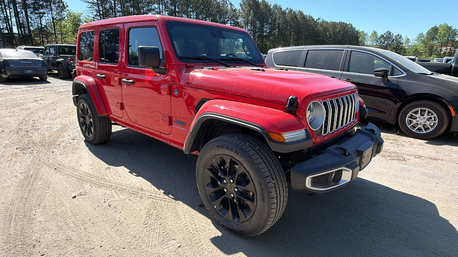 Used 2025 Jeep Wrangler Unlimited Sahara w/ Safety Group AWD/4WD image 5