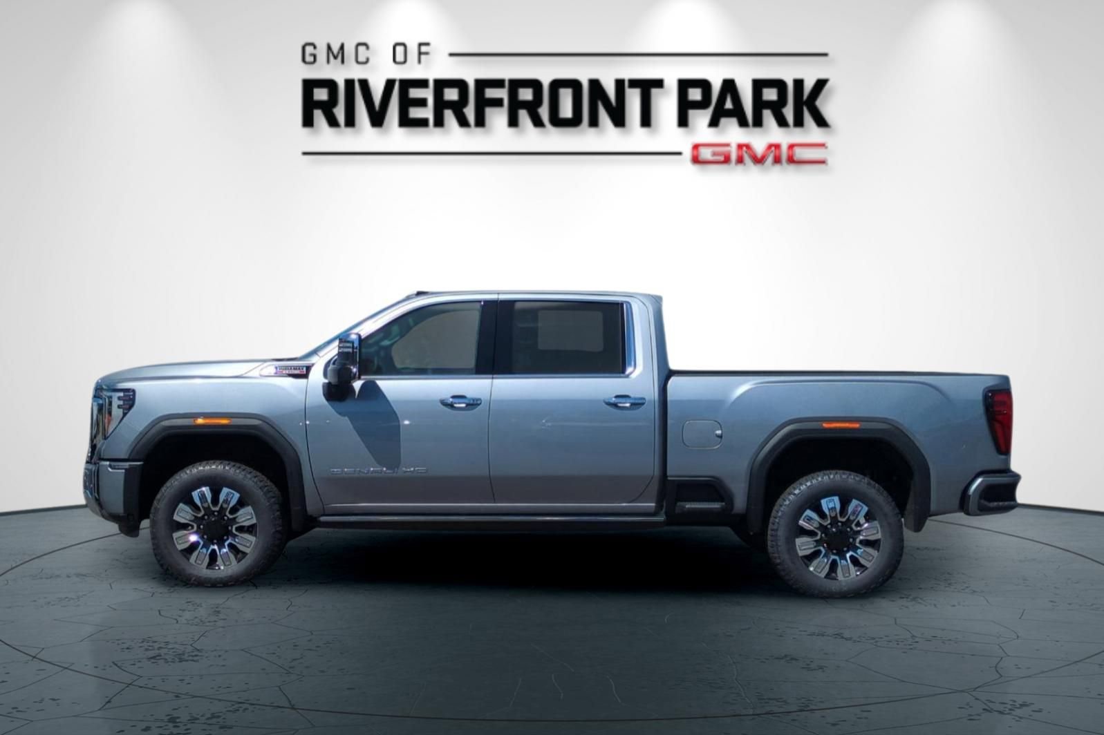 New 2026 GMC Sierra 3500 Denali w/ Denali Reserve Package AWD/4WD image 6