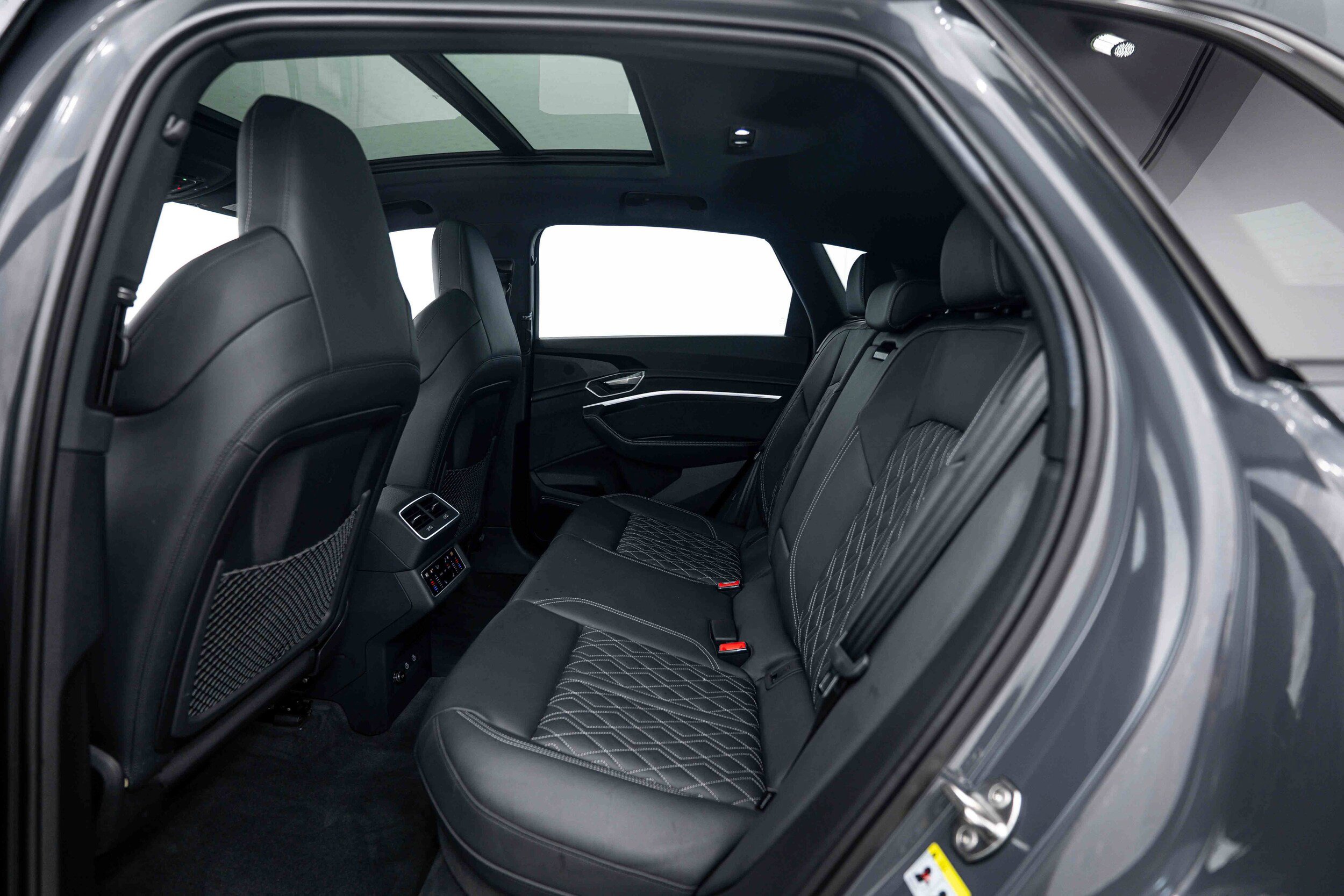 Certified 2024 Audi SQ8 e-tron Premium Plus w/ Black Optic Package AWD/4WD image 17