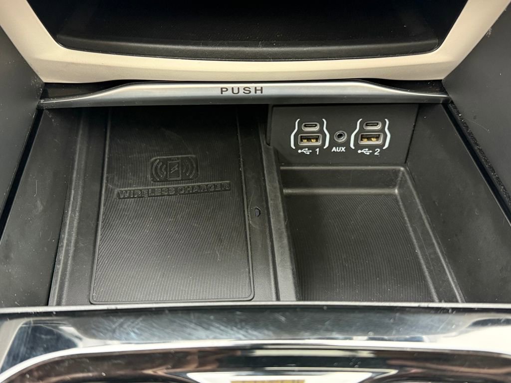 Used 2024 Chrysler Pacifica Limited image 30