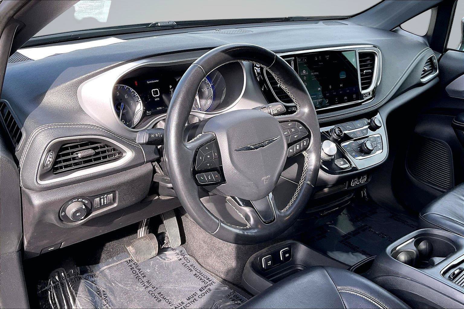 Used 2021 Chrysler Pacifica Touring-L w/ S Appearance Package FWD image 14
