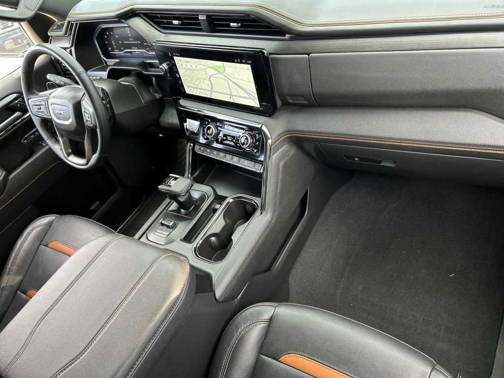 Used 2025 GMC Sierra 1500 AT4 w/ Technology Package AWD/4WD image 29