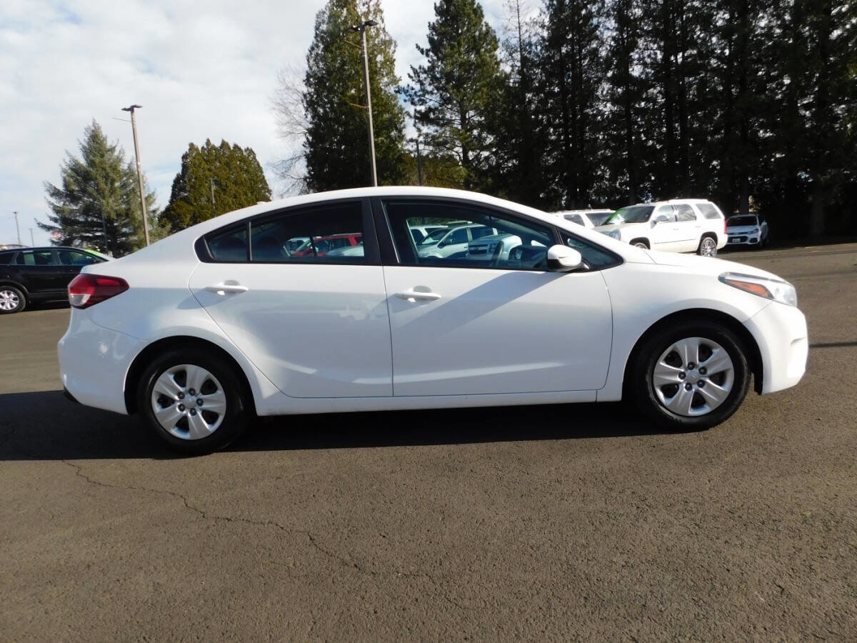 Used 2017 Kia Forte LX FWD image 17