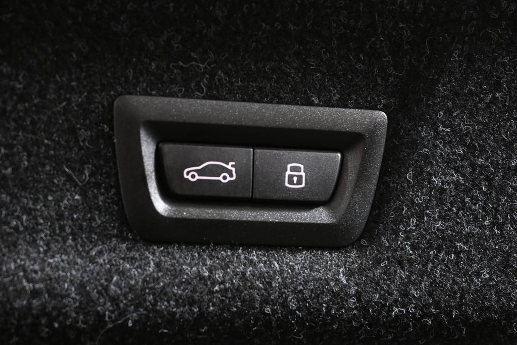 Certified 2025 BMW 330i xDrive Sedan w/ Premium Package image 37