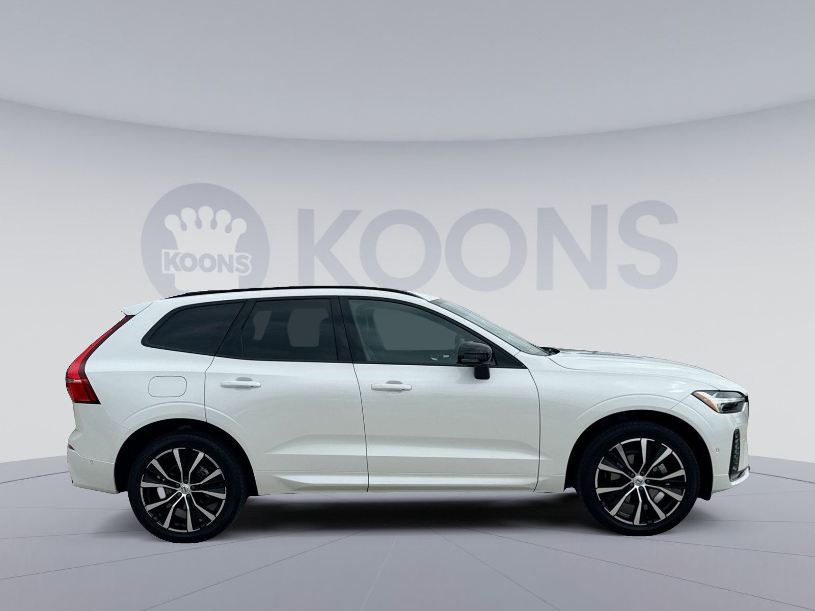 Used 2024 Volvo XC60 B5 Plus w/ Protection Package Premier AWD/4WD image 8