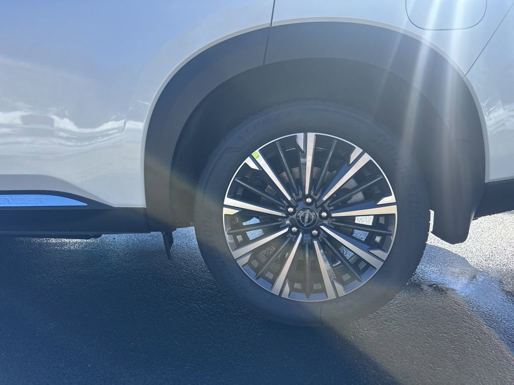 New 2026 Nissan Pathfinder Platinum image 12