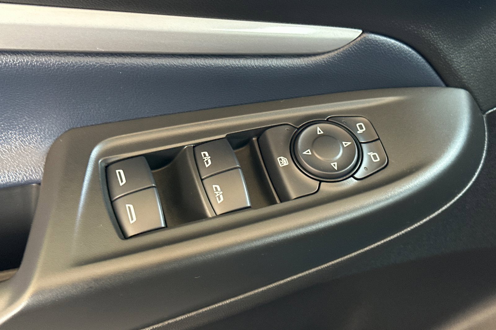 Certified 2022 Chevrolet Bolt EUV LT w/ Convenience Package image 12