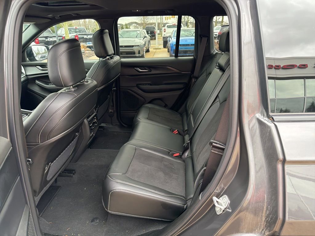 Certified 2024 Jeep Grand Cherokee Altitude image 10