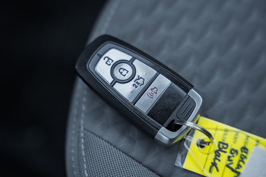 Used 2021 Ford Escape SE image 39