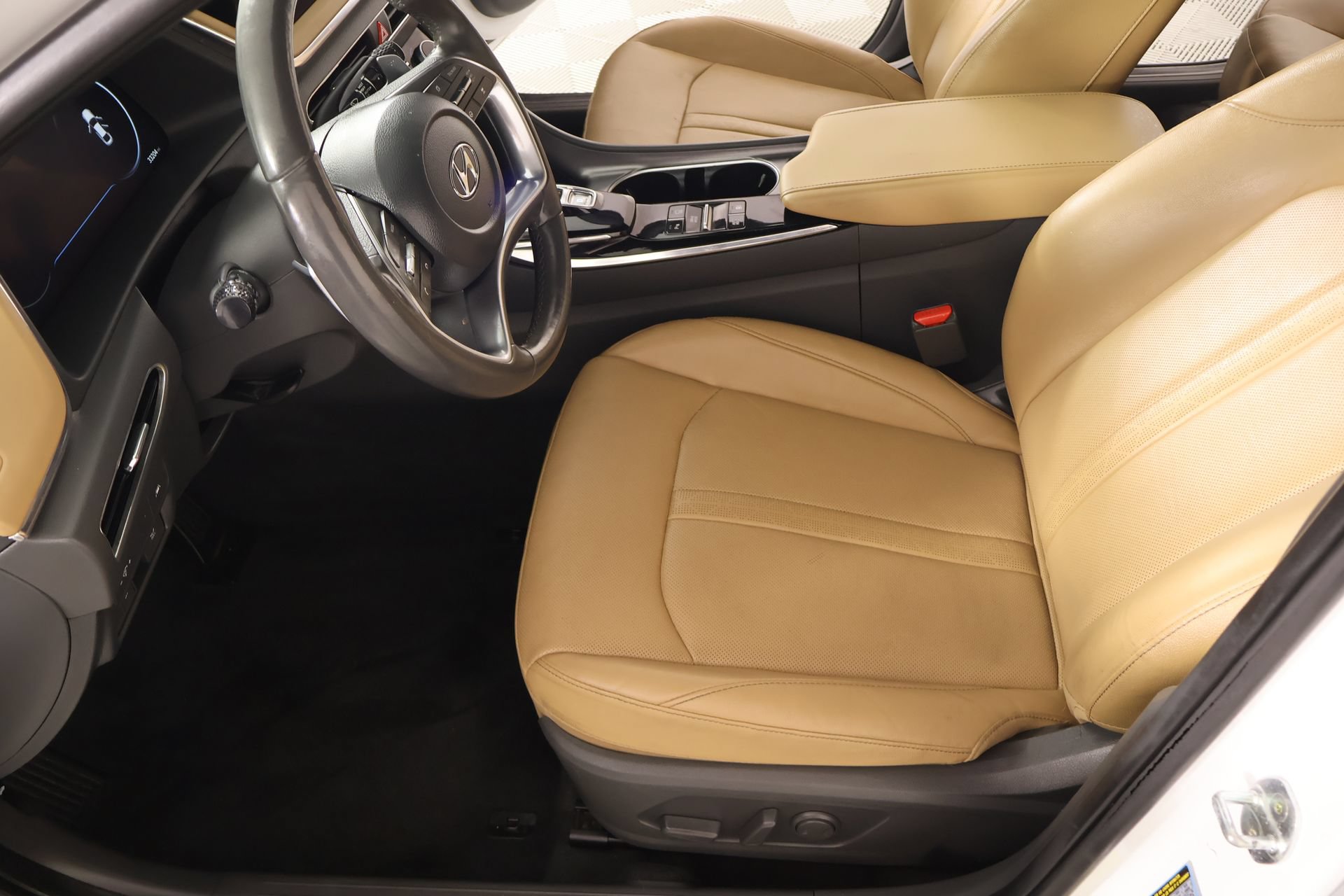 Used 2022 Hyundai Sonata Limited w/ Preferred Accessory Package FWD image 10