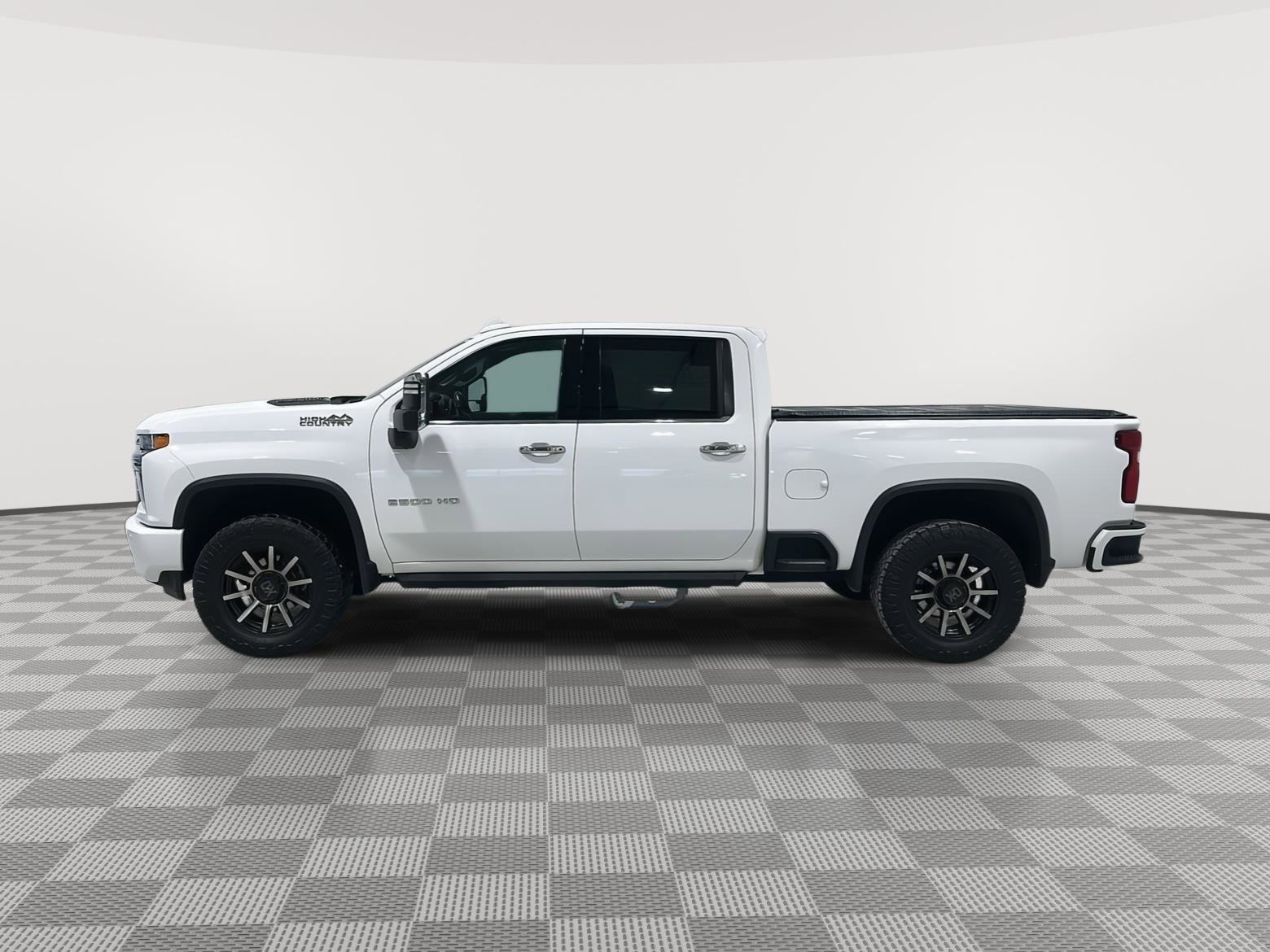 Used 2023 Chevrolet Silverado 2500 High Country image 2