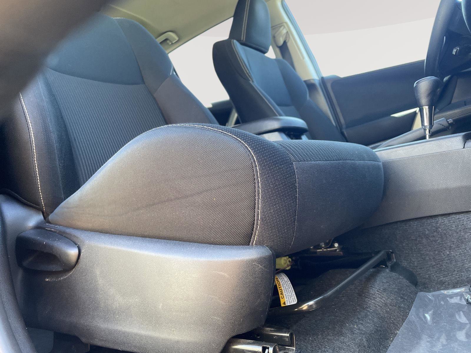 Used 2015 Toyota RAV4 XLE AWD/4WD image 5
