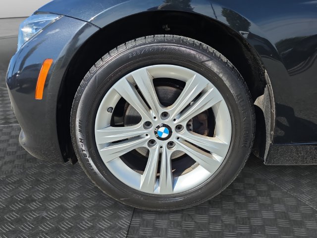 Used 2018 BMW 330i xDrive Sedan AWD/4WD image 32