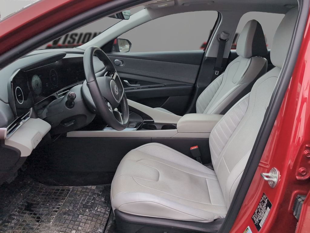 Used 2022 Hyundai Elantra Limited image 9