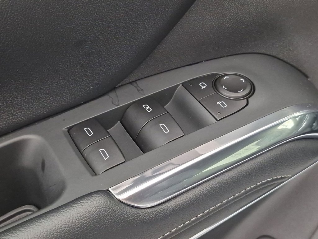 Certified 2026 Chevrolet Traverse LT FWD image 15