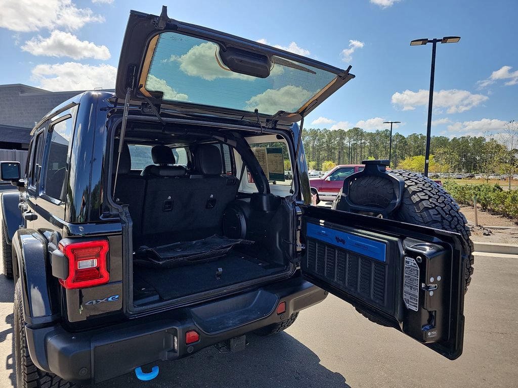 Used 2024 Jeep Wrangler Unlimited Rubicon 4xe image 17
