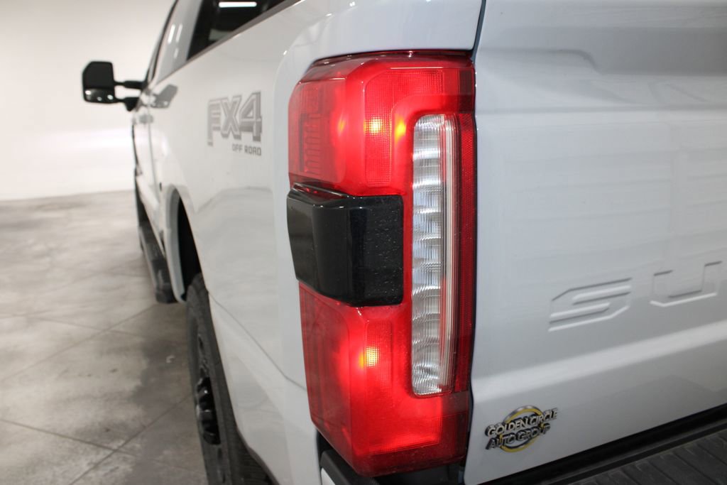 New 2026 Ford F250 Lariat w/ Black Appearance Package image 29