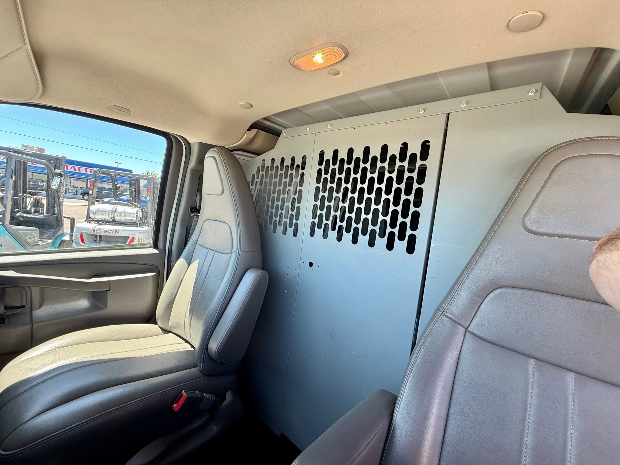 Used 2017 Chevrolet Express 2500 Van 3D image 12