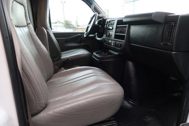 Used 2017 GMC Savana 3500 Savana 12ft Box Van image 10