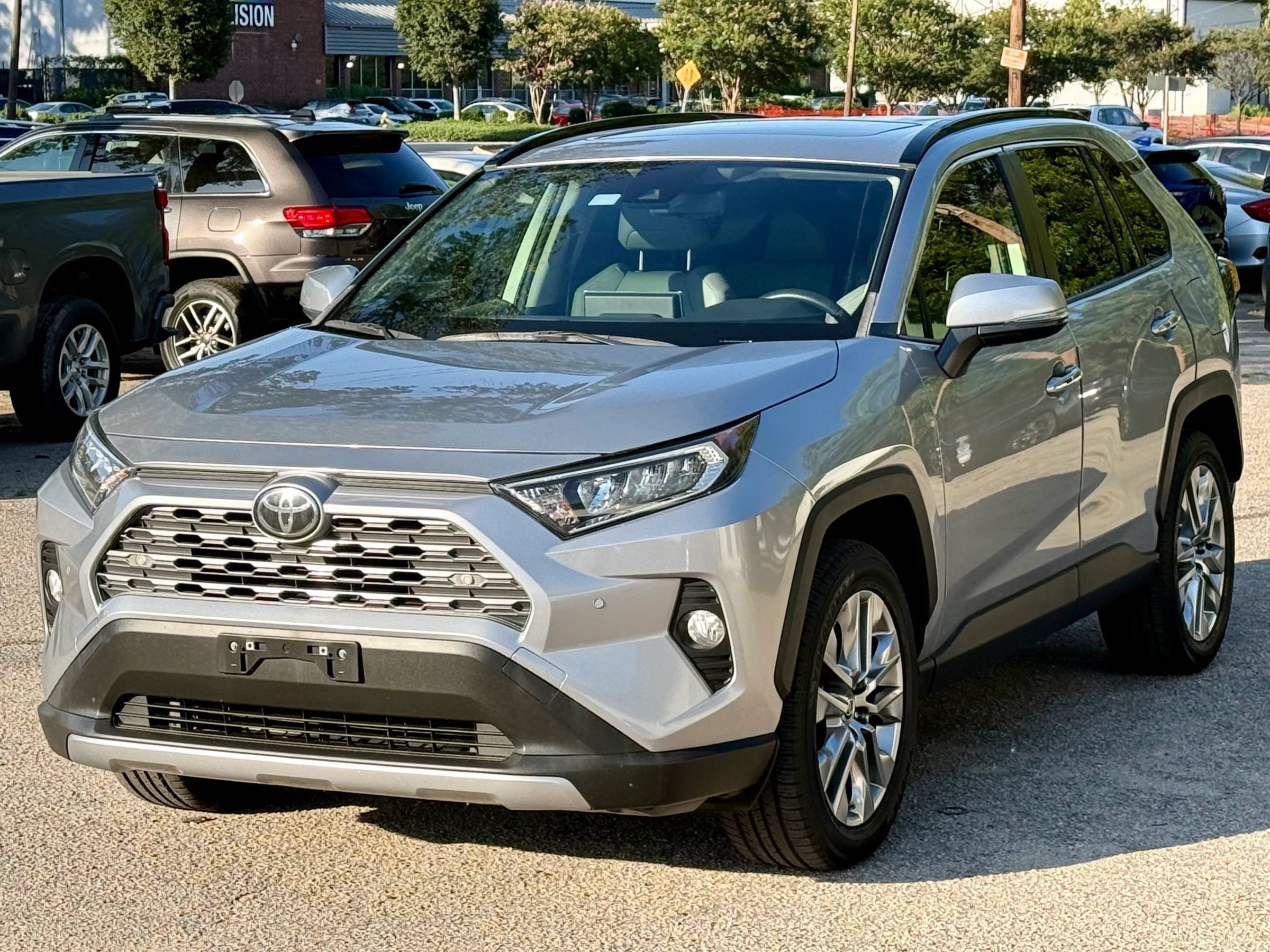 Used 2021 Toyota RAV4 Limited FWD image 2