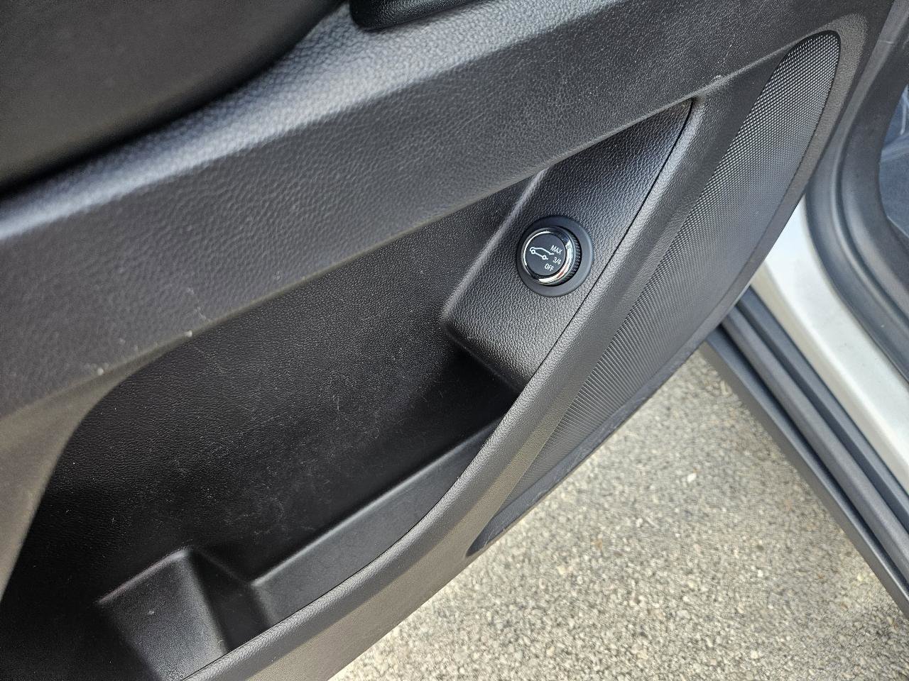 Used 2019 Chevrolet Traverse LT FWD image 10