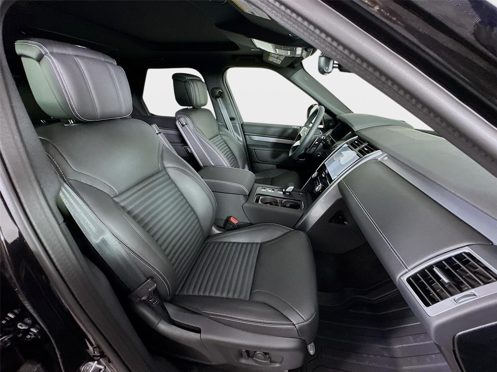 New 2026 Land Rover Discovery Dynamic SE AWD/4WD image 30