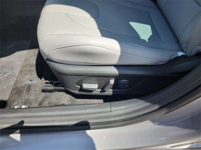 New 2025 Hyundai Elantra Limited image 16