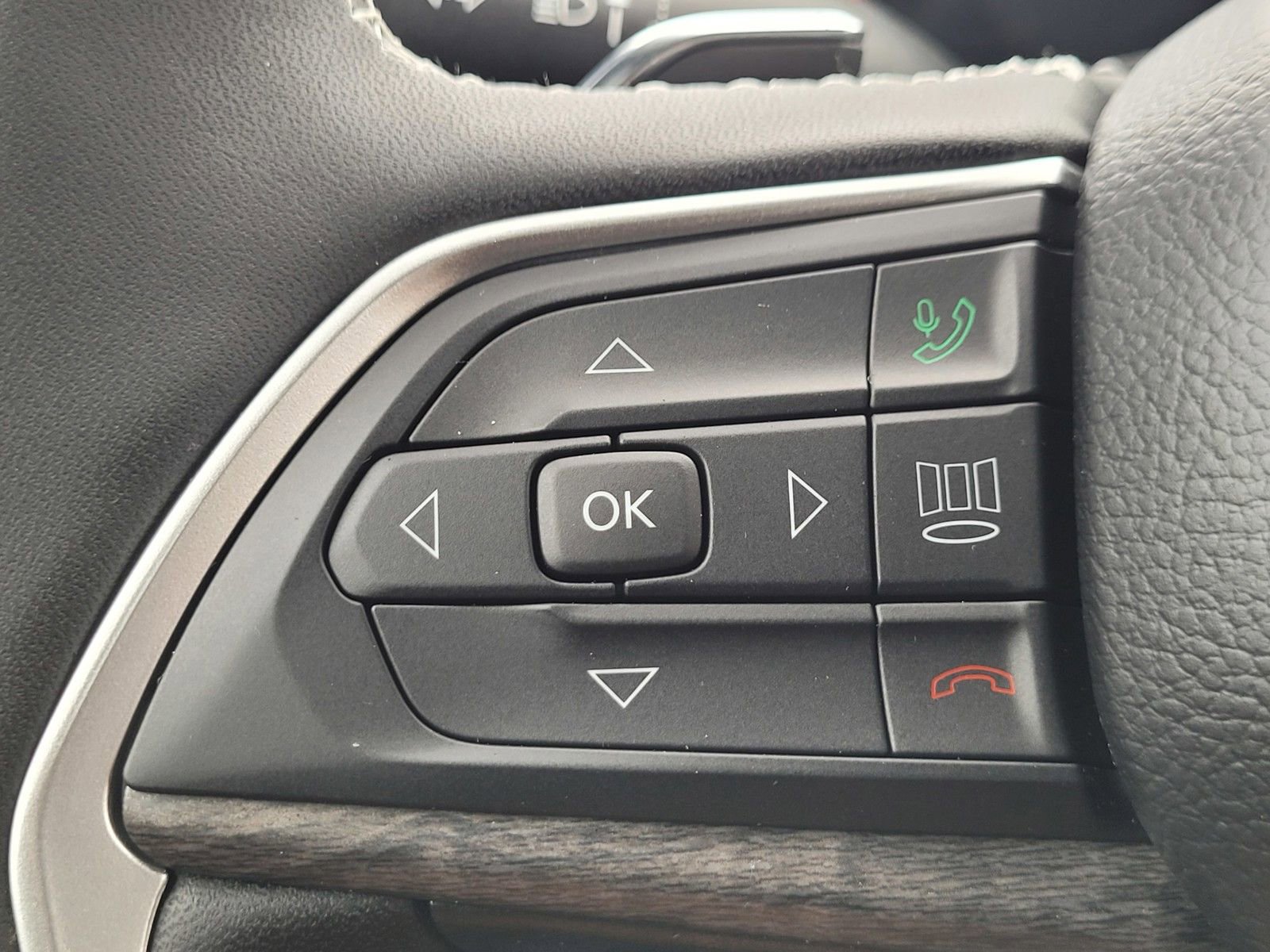 New 2025 Jeep Grand Cherokee Limited w/ Luxury Tech Group II image 20