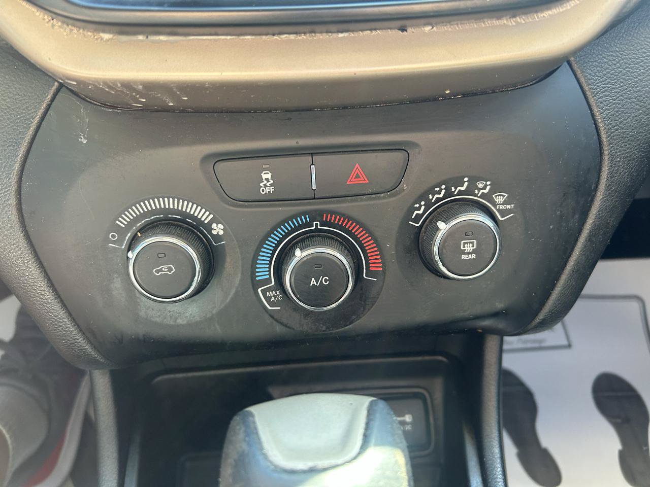 Used 2014 Jeep Cherokee Sport FWD image 24