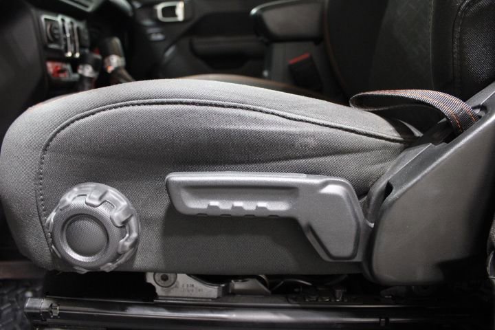 Used 2023 Jeep Gladiator Mojave w/ Cold Weather Group AWD/4WD image 18