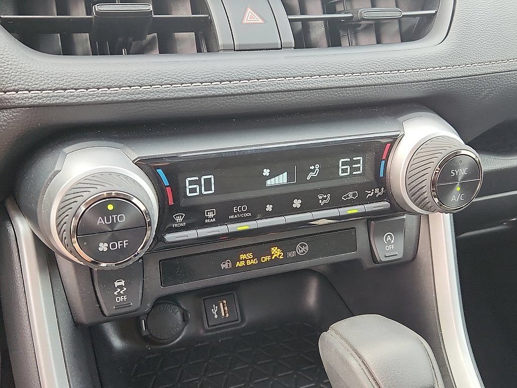 Used 2025 Toyota RAV4 XLE AWD/4WD image 15